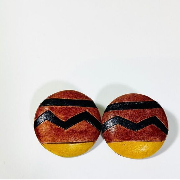 Vintage leather round earrings. - Picture 2 of 7